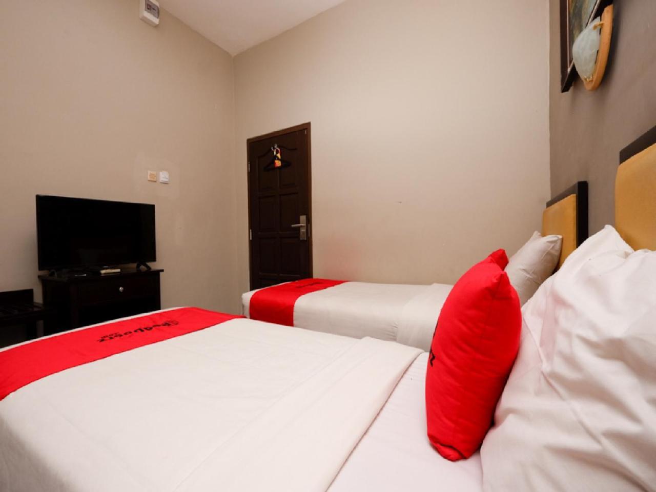 RedDoorz Plus @ Singosari Raya Semarang Exterior foto
