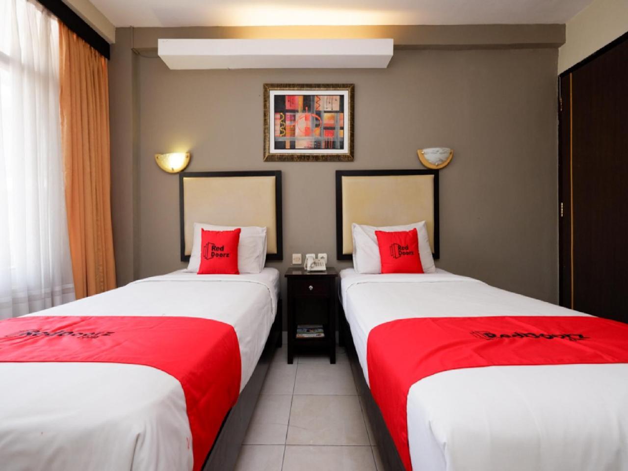 RedDoorz Plus @ Singosari Raya Semarang Exterior foto