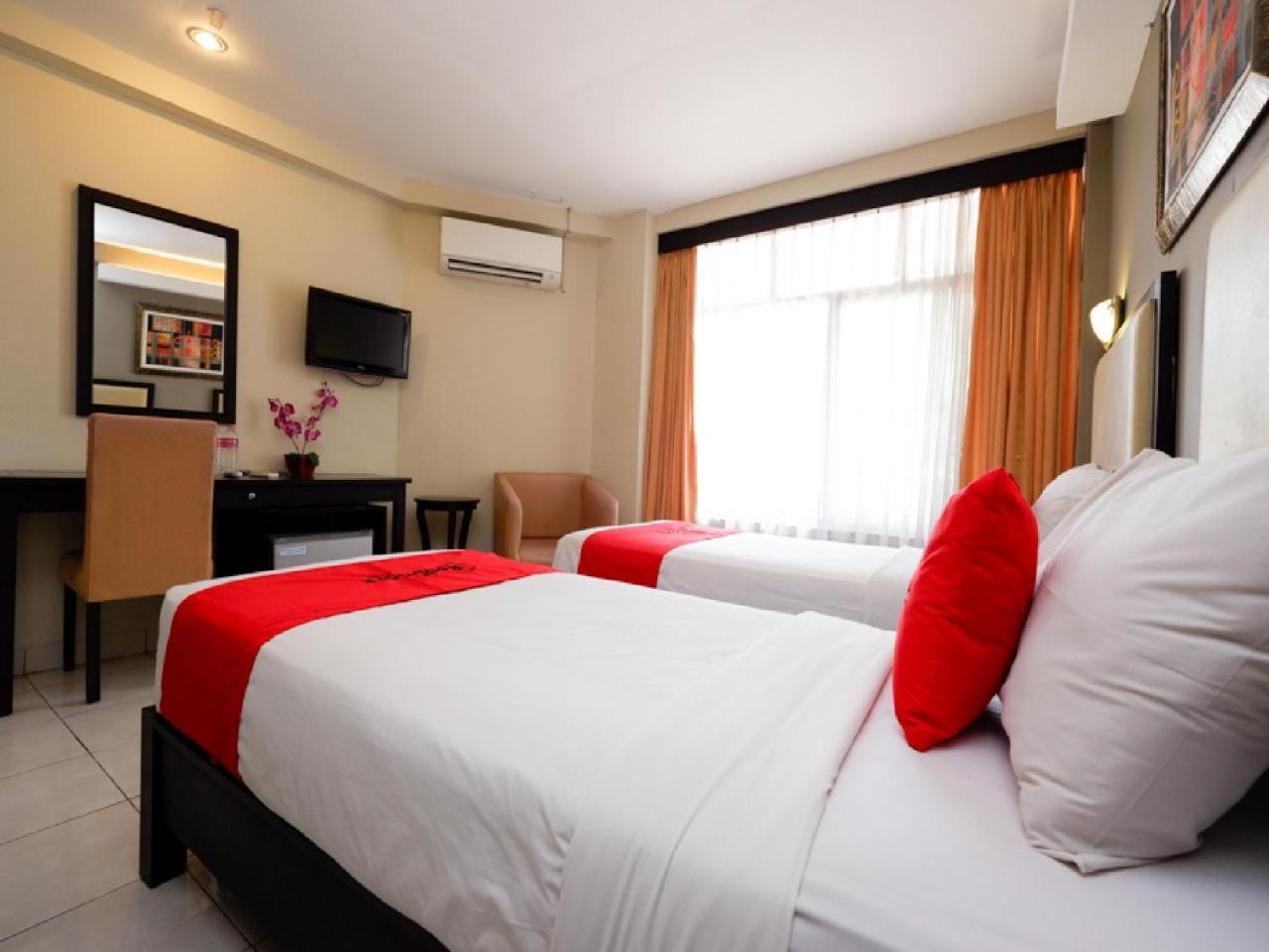 RedDoorz Plus @ Singosari Raya Semarang Exterior foto
