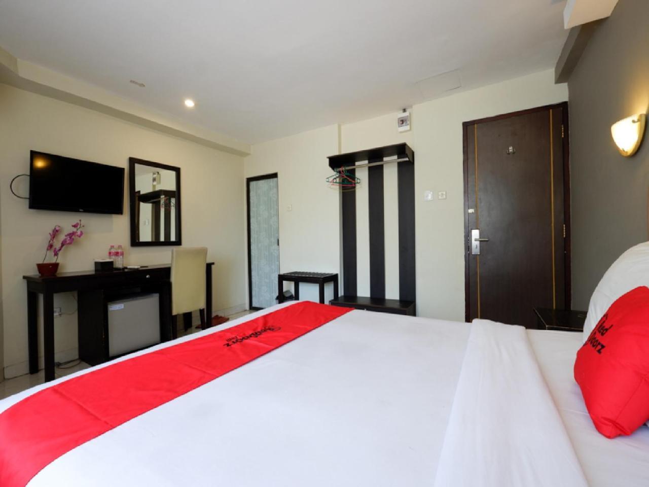 RedDoorz Plus @ Singosari Raya Semarang Exterior foto